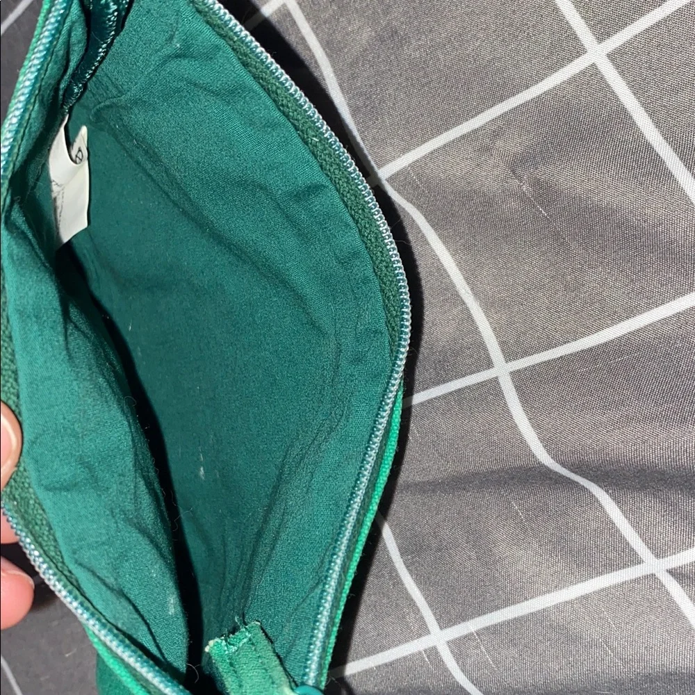 The Body Shop Green and White Floral Cosmetic Bag - Picture 2 of 3